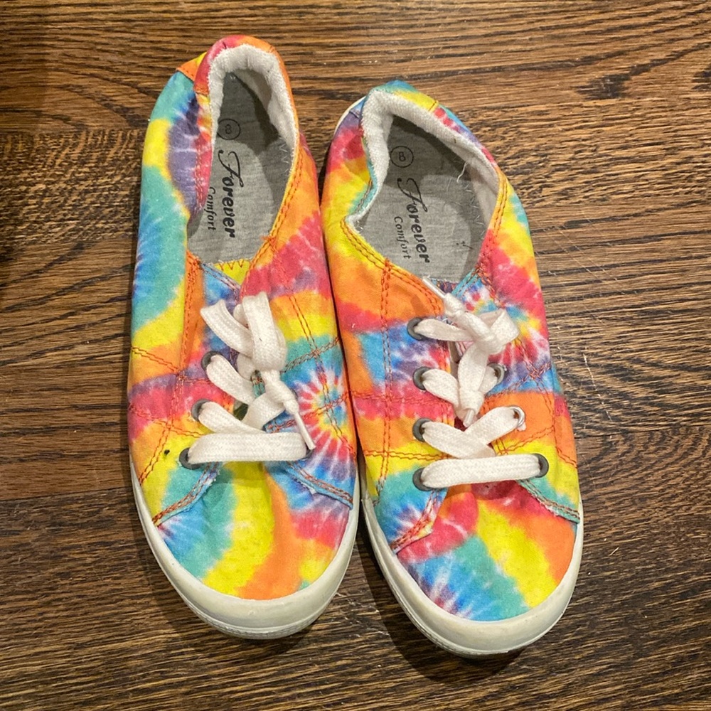 Women’s Tie Dye Lace-Up Sneakers Size 8